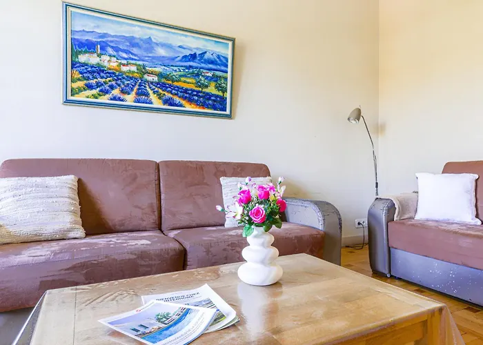 Le Victor Hugo By Interhome